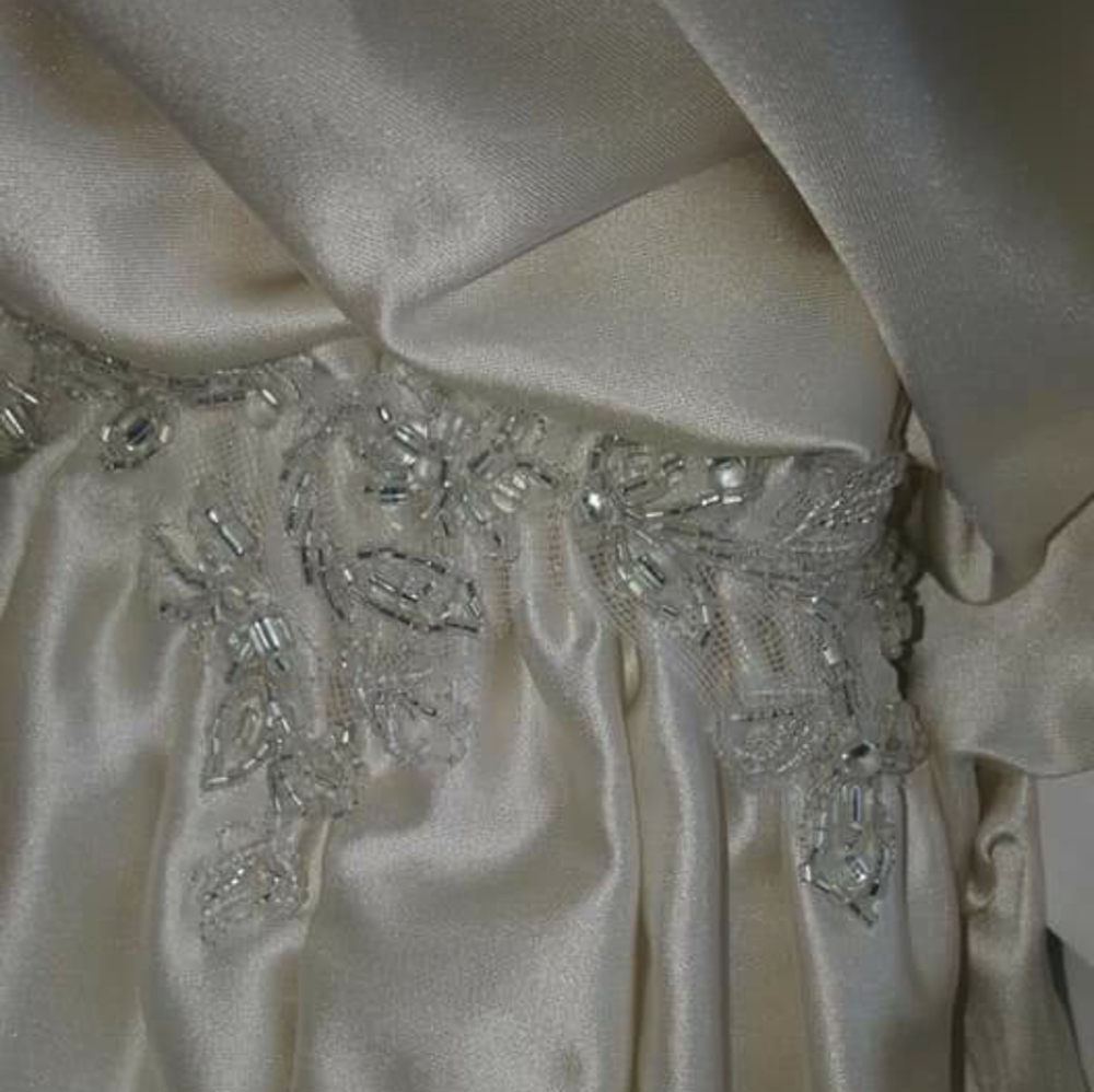 Wedding dress - Picture 2 of 7
